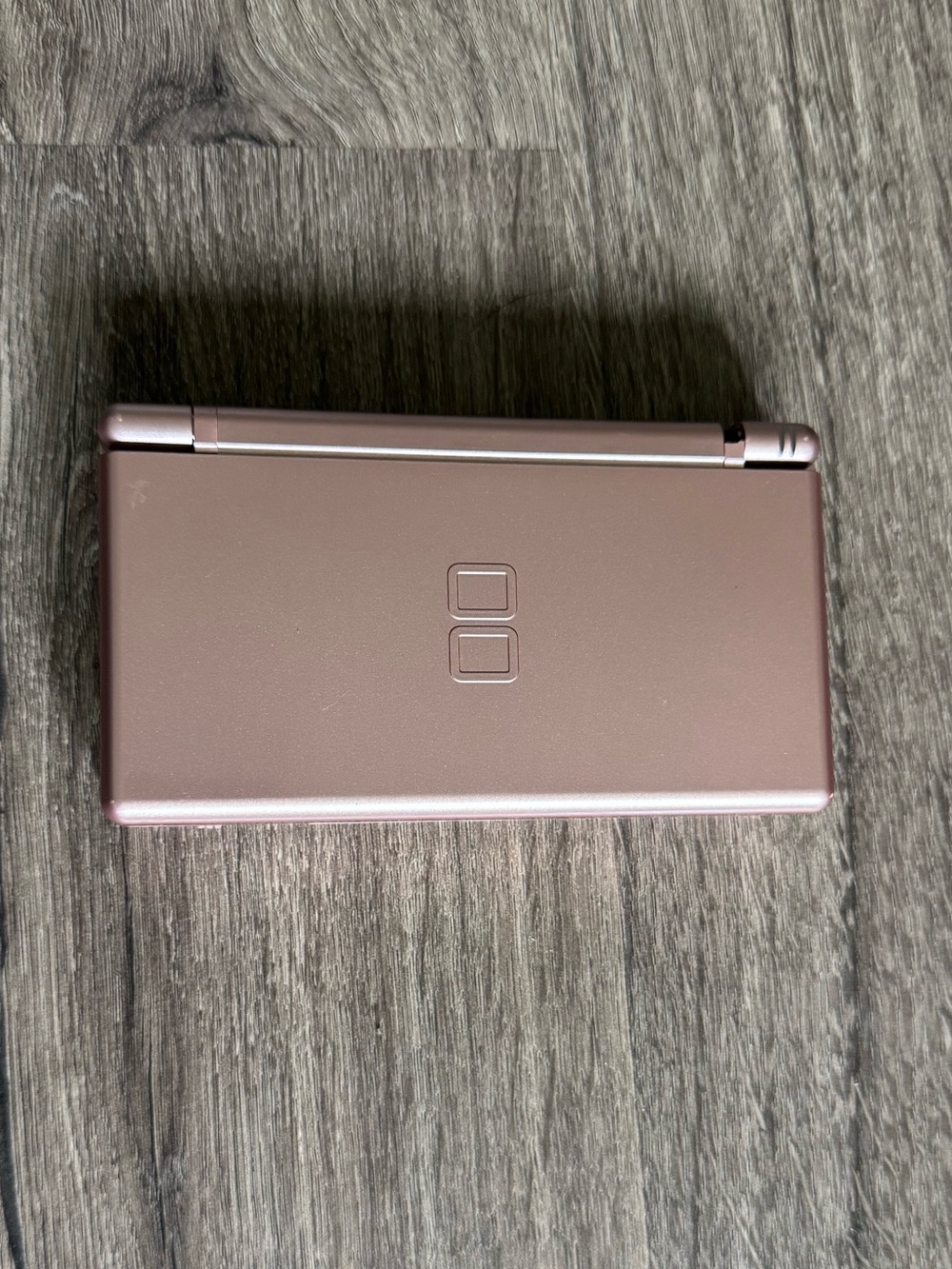 Nintendo DS Lite in Metallic Rose.